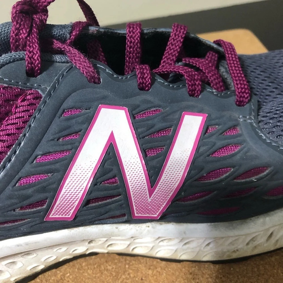 New Balance Comfort 420 Response 1.0 Grey Maroon Laces 8  Perforations Athletic - Picture 10 of 14